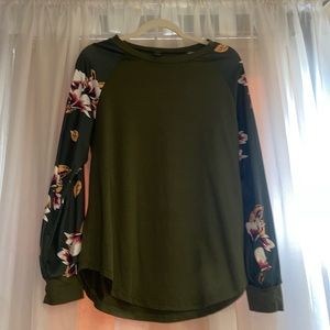 Such a nice color green top! Great for the early spring / fall time !